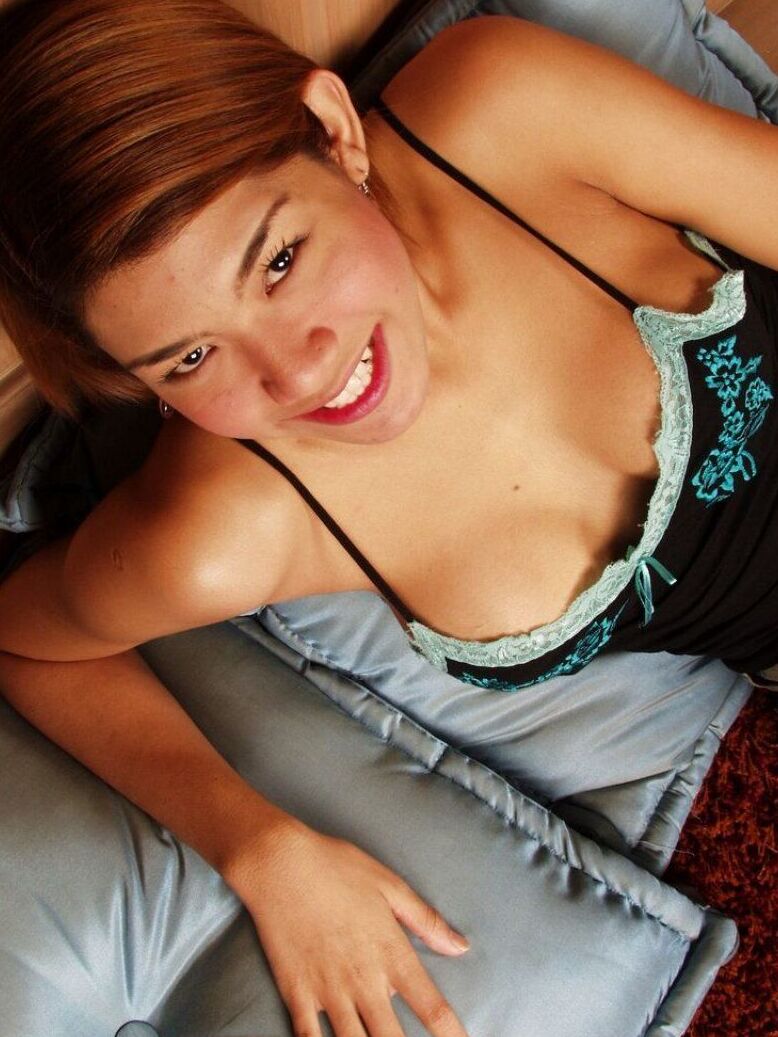 17P Pretty Asian shemale Icey shows off her dick and tits with a smile of the face
