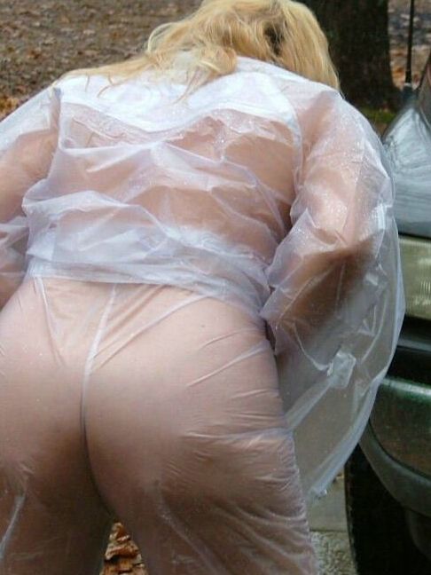 19P A cadela madura e suja Adonna cobre seus seios grandes e corpo sexy com náilon