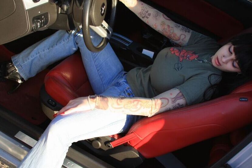 20P Amateur Susy Rocks escapes from the trunk of a car before taking the wheel