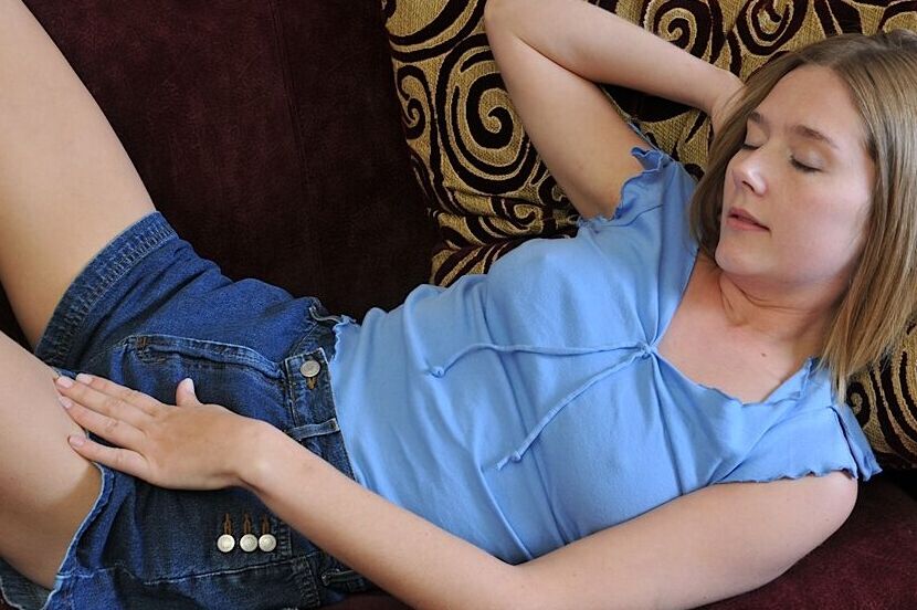 16P Gata amadora magrinha chamada Star mostra a verdadeira face da paixão