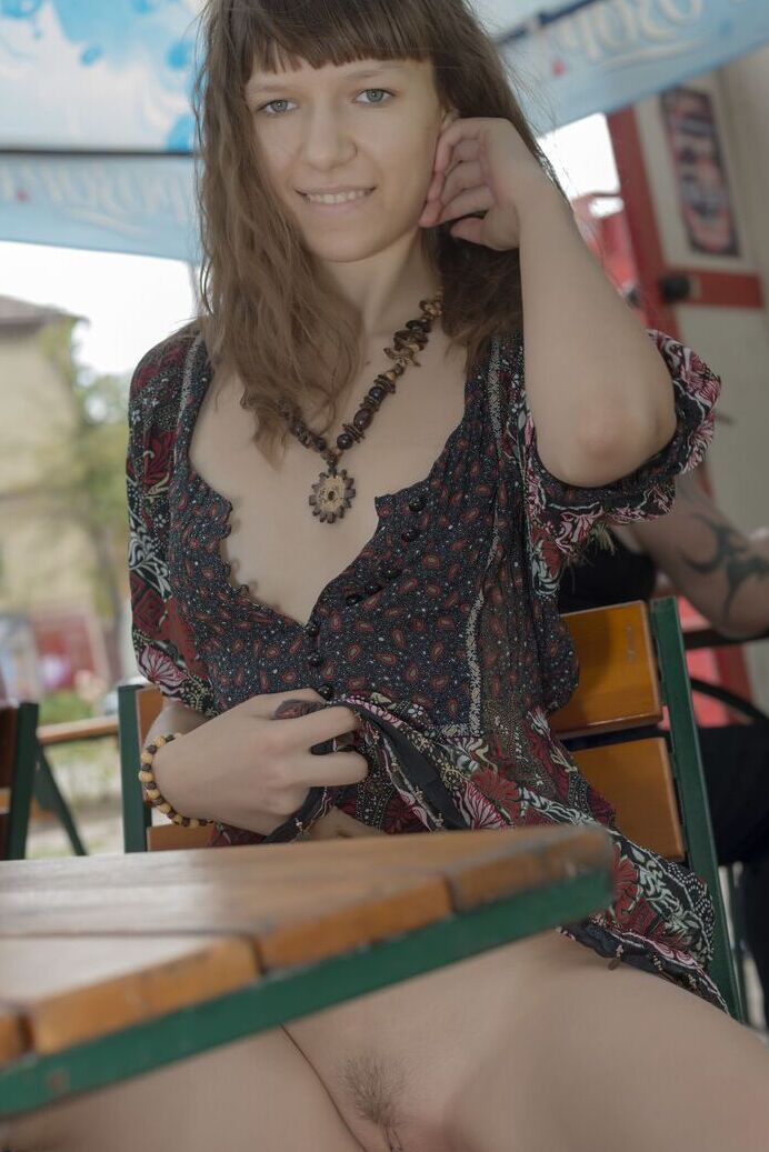 21P Belleza Erótica Eva Roja