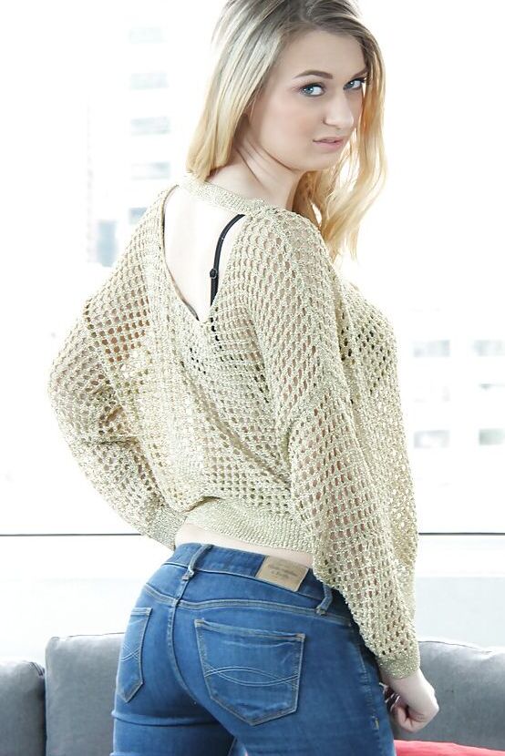 16P A jovem amadora Natalia Starr mostra seus grandes peitos naturais