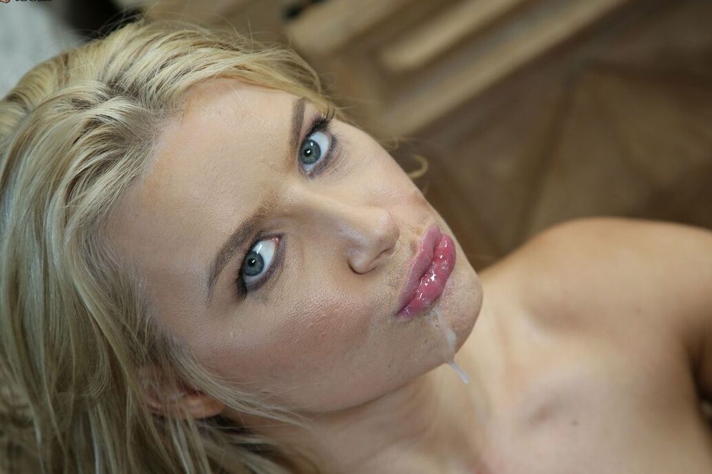 15P La caliente rubia Anikka Albrite recibe una enorme polla negra por el culo