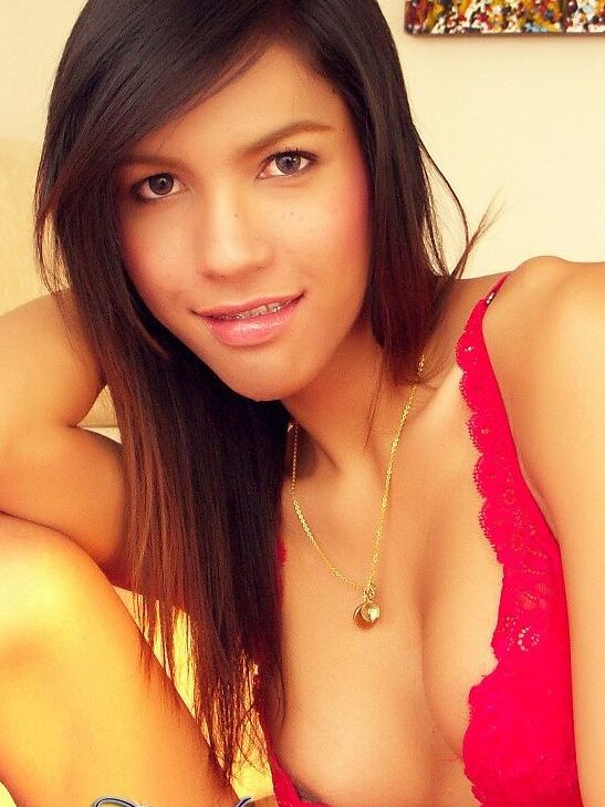 12P Privado Transexual Sexy Asiático Sábio em lingerie vermelha