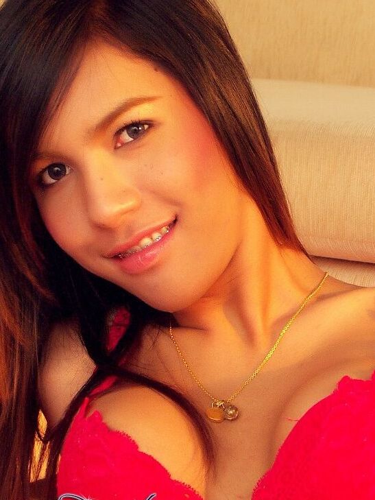 12P Privado Transexual Sexy Asiático Sábio em lingerie vermelha