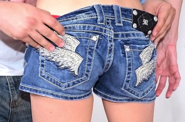16P Jodie Stacks, une blonde plus âgée, fait tout avec la grosse bite de son jeune amant