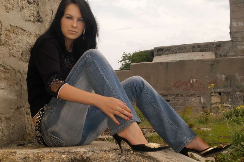 16P Katrine E in the middle of forest seductively poses to exhibit her curves