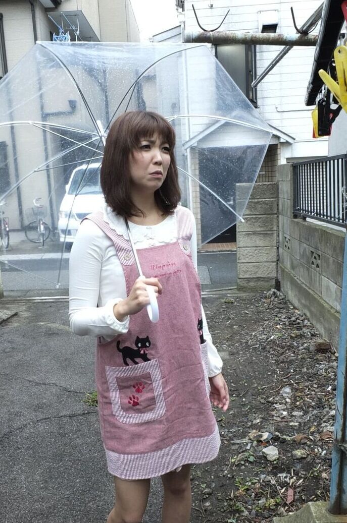 Die 20P-Asiatin Juri Kitahara masturbiert in ihrem Schlafzimmer vor den Augen ihrer Familie