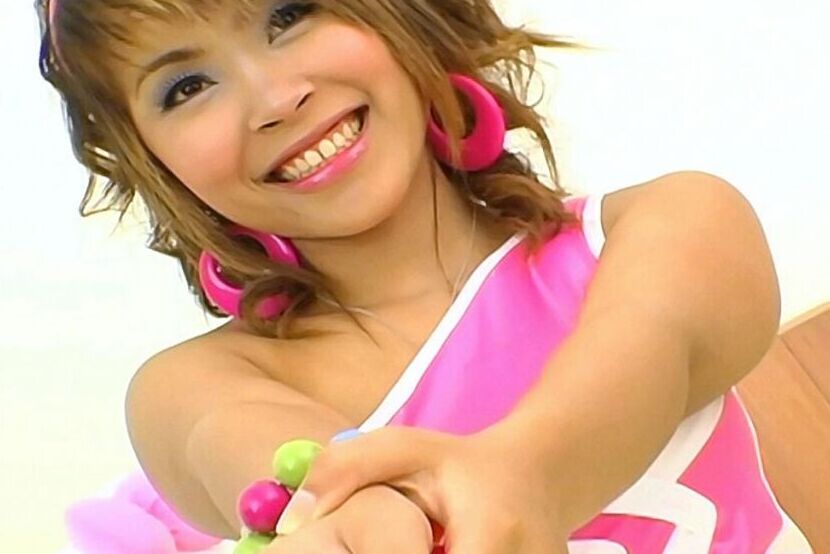 16P L'adorable fille thaïlandaise Pink prend la bite d'un homme blanc dans sa fente serrée