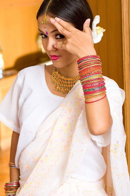 15P Ladyboy Oro Sexy Sari