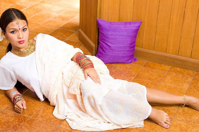 15P Ladyboy Oro Sexy Sari