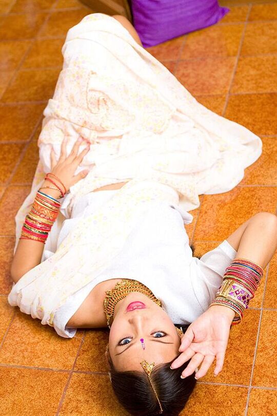 15P Ladyboy Oro Sexy Sari