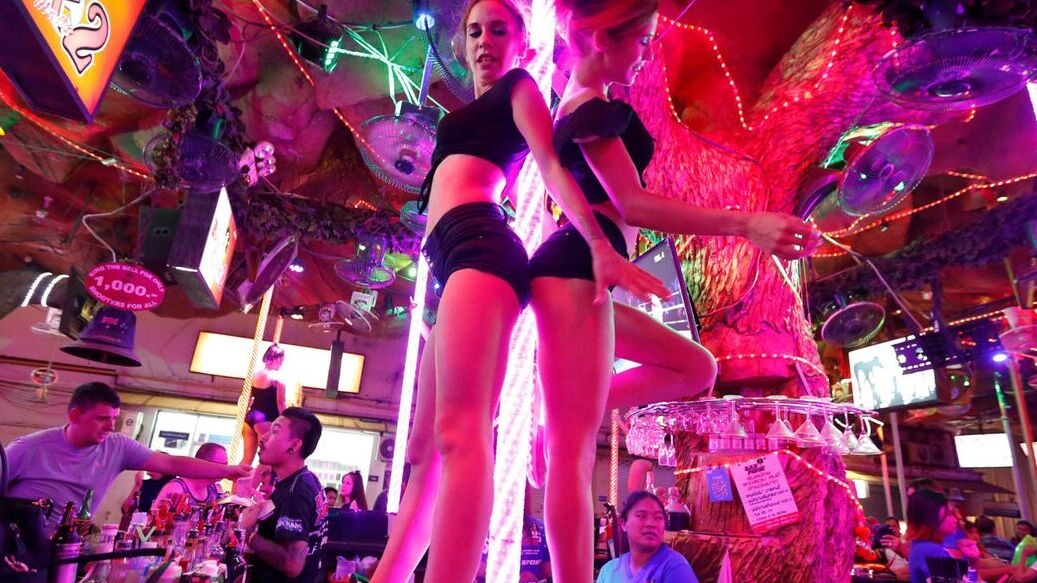 12P Twins partake in sordid public threesome at club toilets