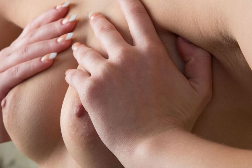 Die 16P junge Schönheit Nikia zieht sich selbstbewusst komplett aus