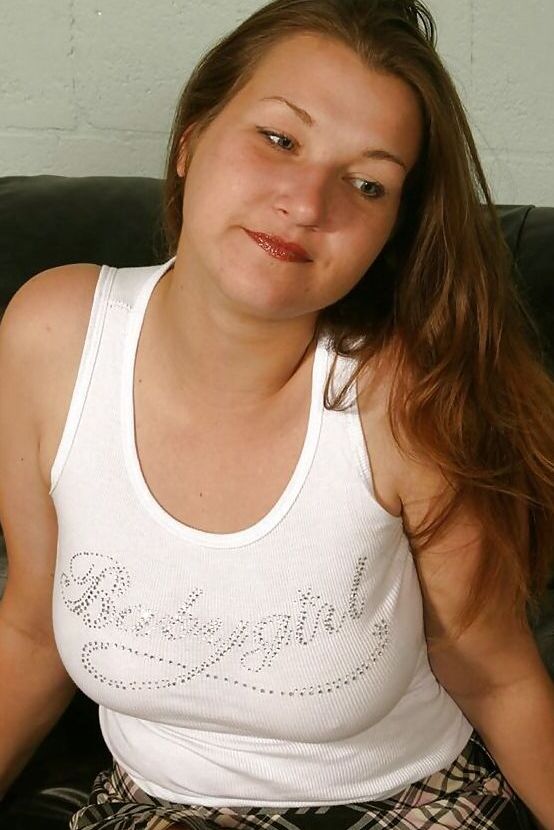 16P Busty MILF Sasha dá um titjob e recebe um monte de porra nos peitos