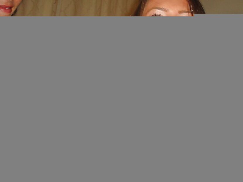 16P Las jóvenes mejores amigas Izy Bella Blue y Lizz Tayler chupan la polla juntas