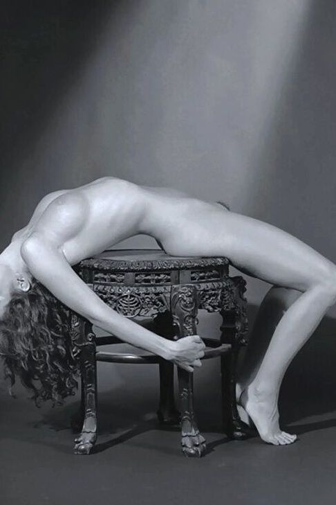 15P La bella modelo vintage Taylor St Claire muestra su cuerpo perfecto