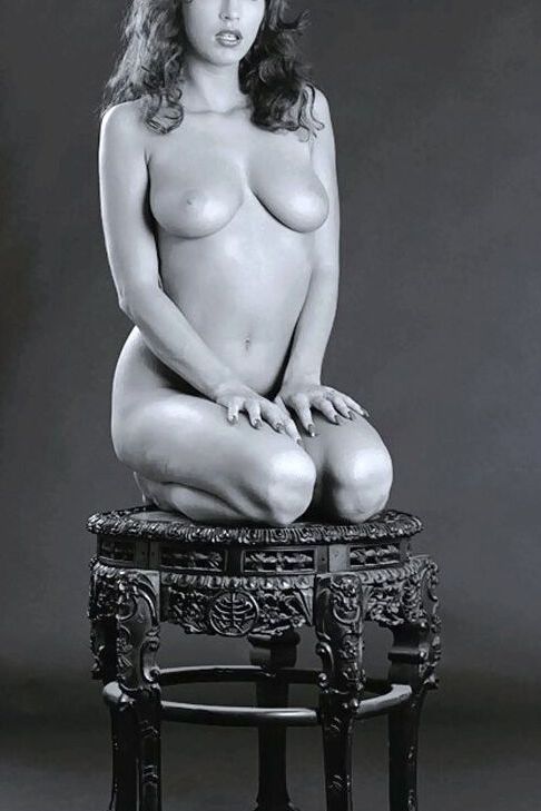 15P La bella modelo vintage Taylor St Claire muestra su cuerpo perfecto