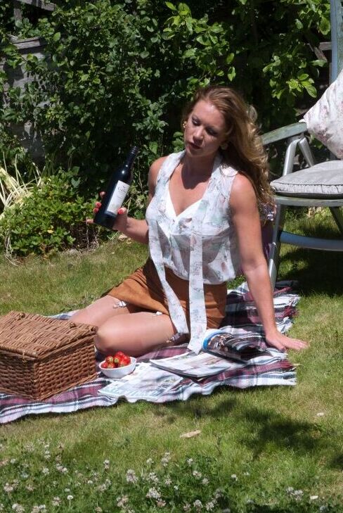 15P MILF Ashleigh Embers removes retro underthings before masturbating in yard