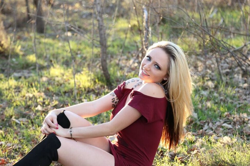 15P Tattooed blonde Lily Xo slides panties aside on a hill in late Spring