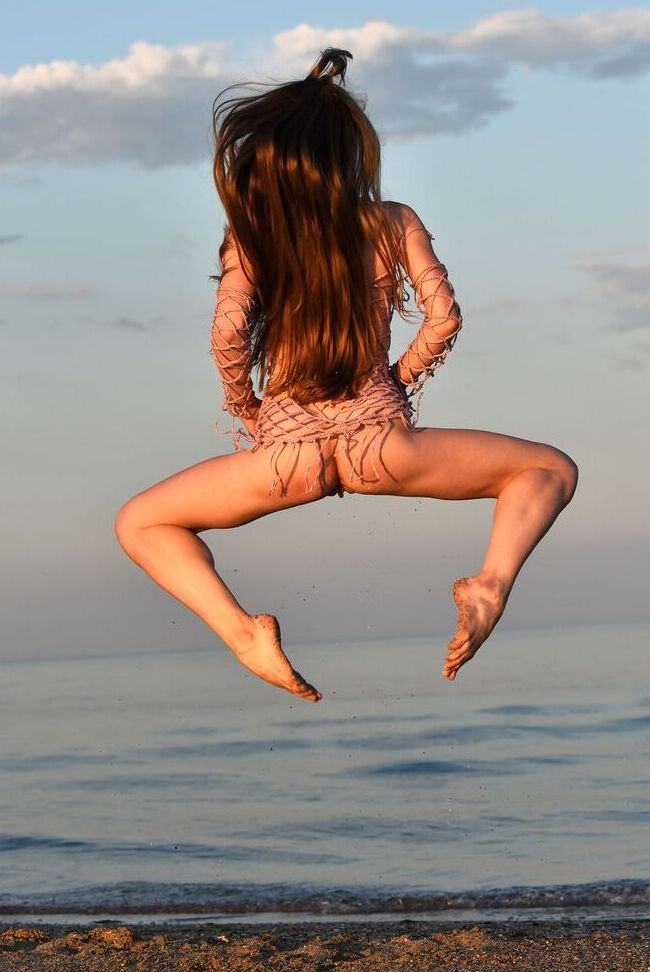 16P Totally naked girl Leanne J displays her athletic abilities in the ocean