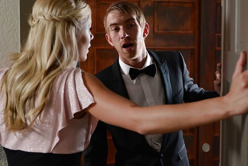 16P La rubia vestida Scarlet Red le hace una mamada fantástica a su hombre