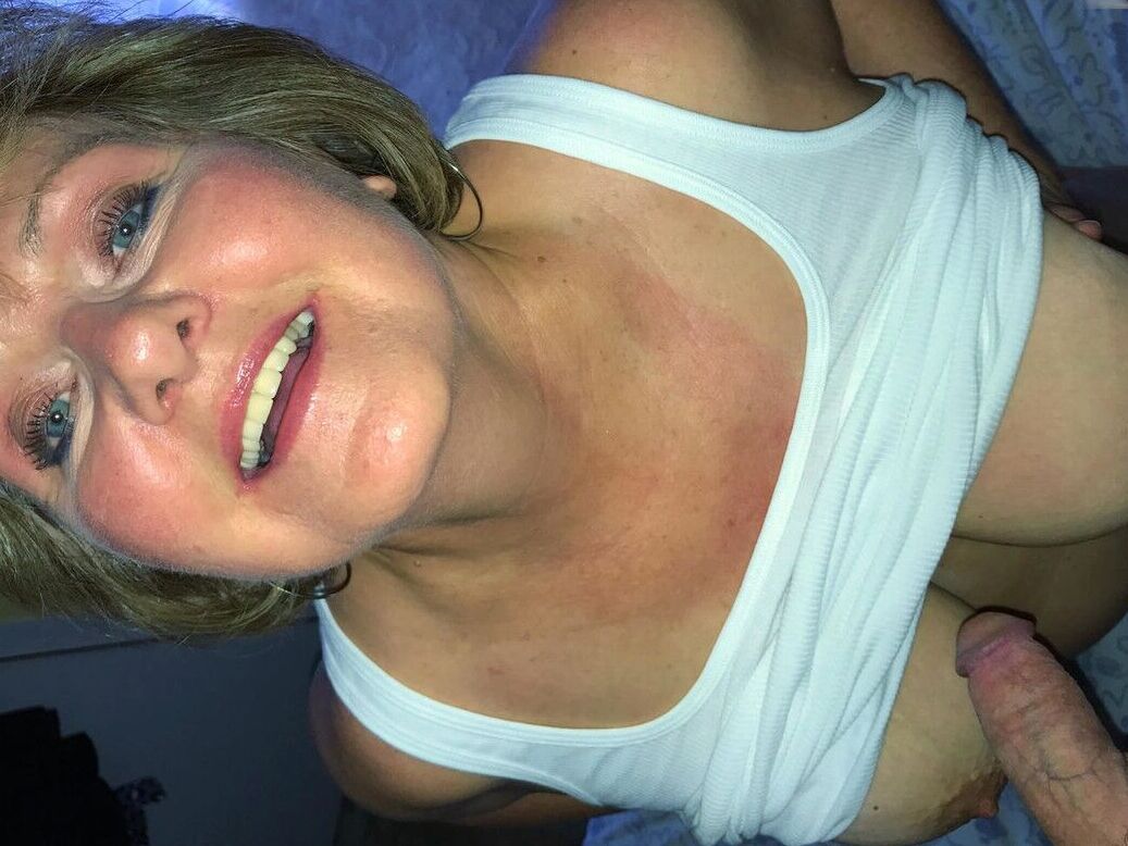 16P MatureMILFBBWCurvyGros seinsÉtats-UnisGros culVoluptueuxBlondesMamieCougarGros