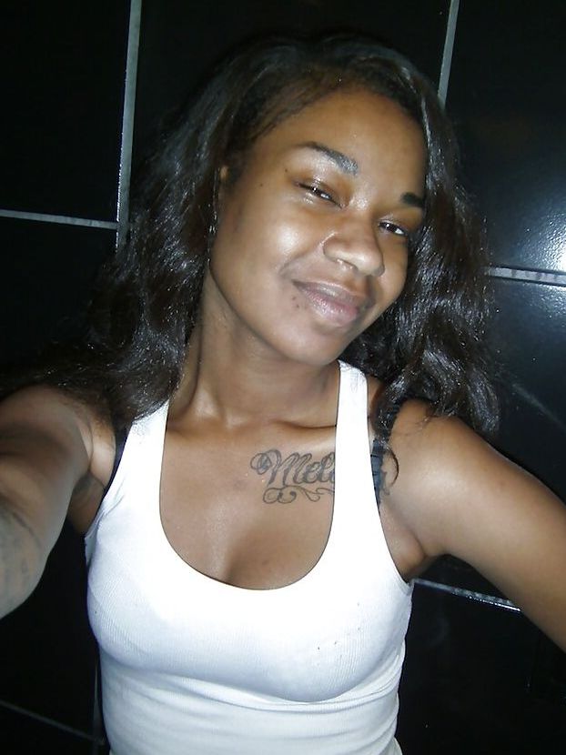 16P Bootylicious ebony babe Millian Blaze stripping and posing on the bed