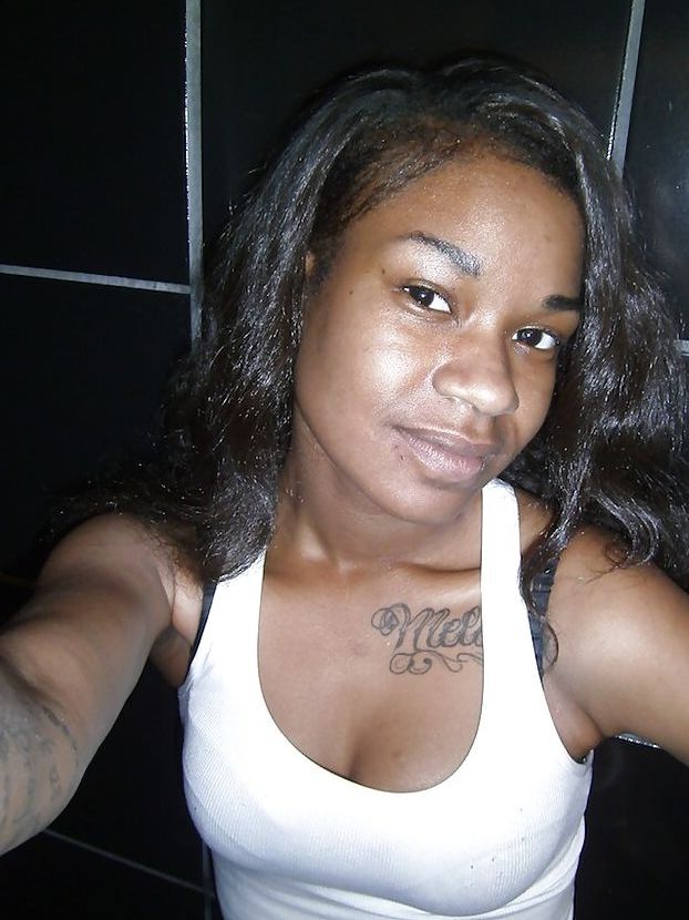 16P Bootylicious ebony babe Millian Blaze stripping and posing on the bed