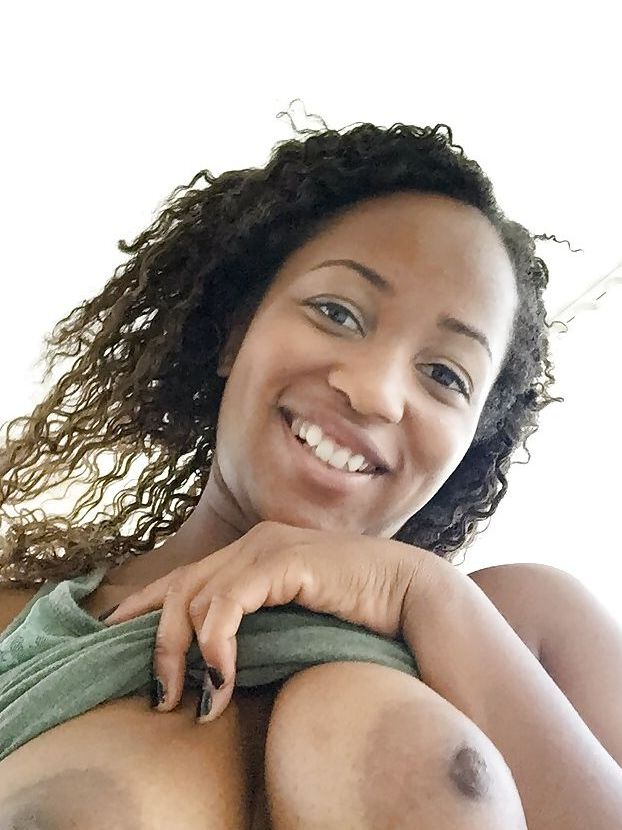 14P La zorra de ébano Ivy Sherwood muestra sus increíbles tetas negras