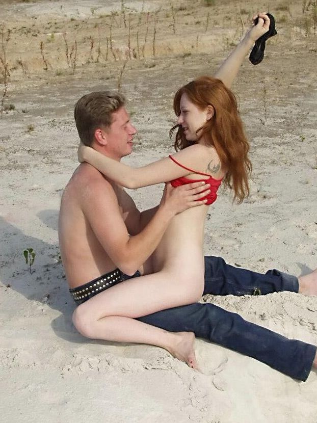 21P La adolescente rusa Ludmilla Habibulina hace una buena mamada y folla en una playa de arena