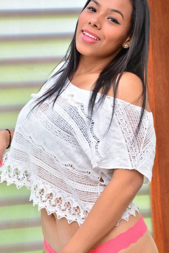 21P Gorgeous Colombian Andrea Flores shows off her perky tits & round booty