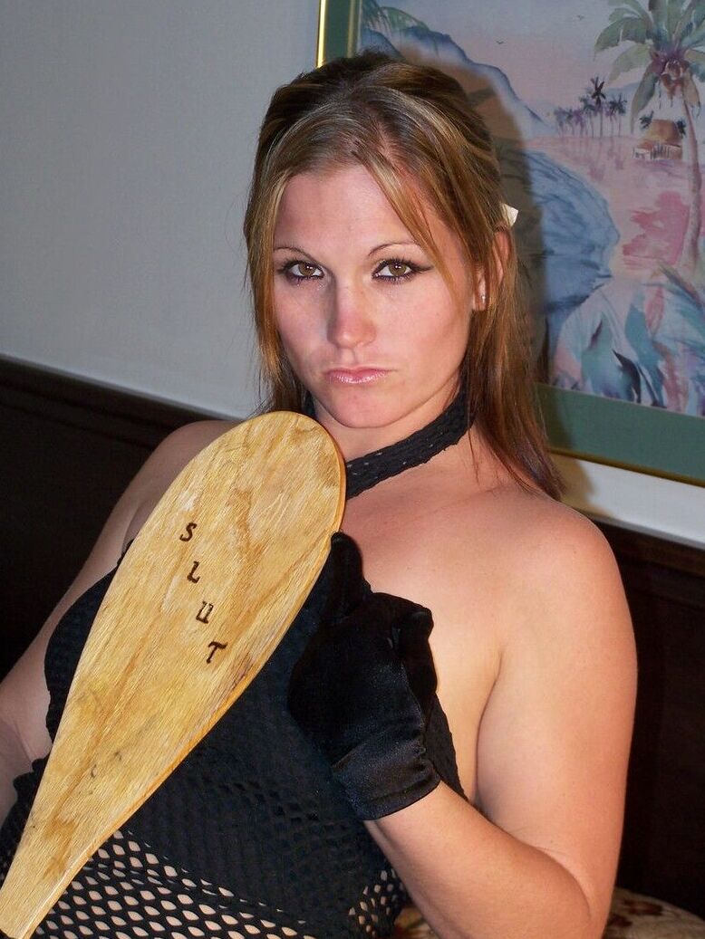 12P Kinky Floridian amador Toni faz sexo de perto com um pênis pequeno