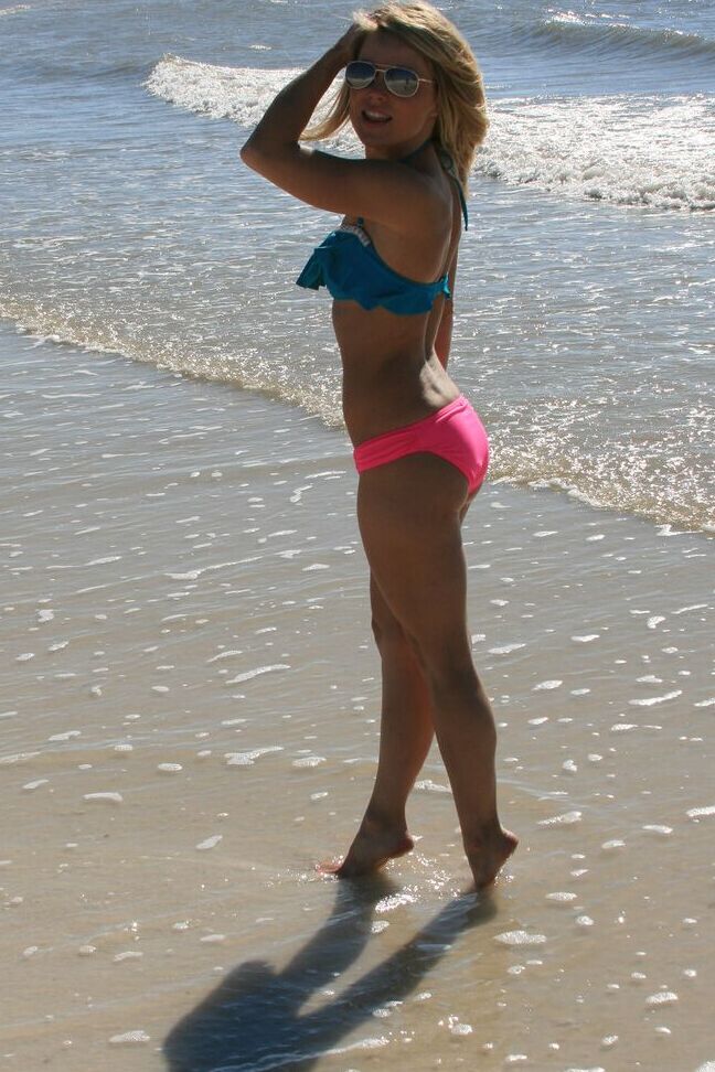 15P Blond amateur Meet Madden goes for a walk on the beach and boardwalk in bikini