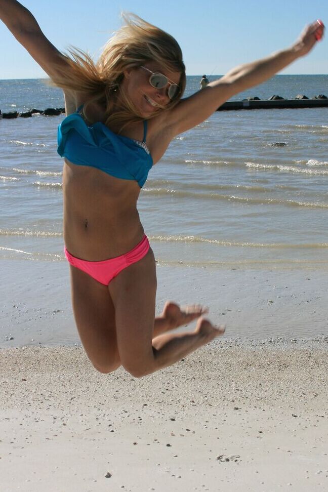 15P Blond amateur Meet Madden goes for a walk on the beach and boardwalk in bikini