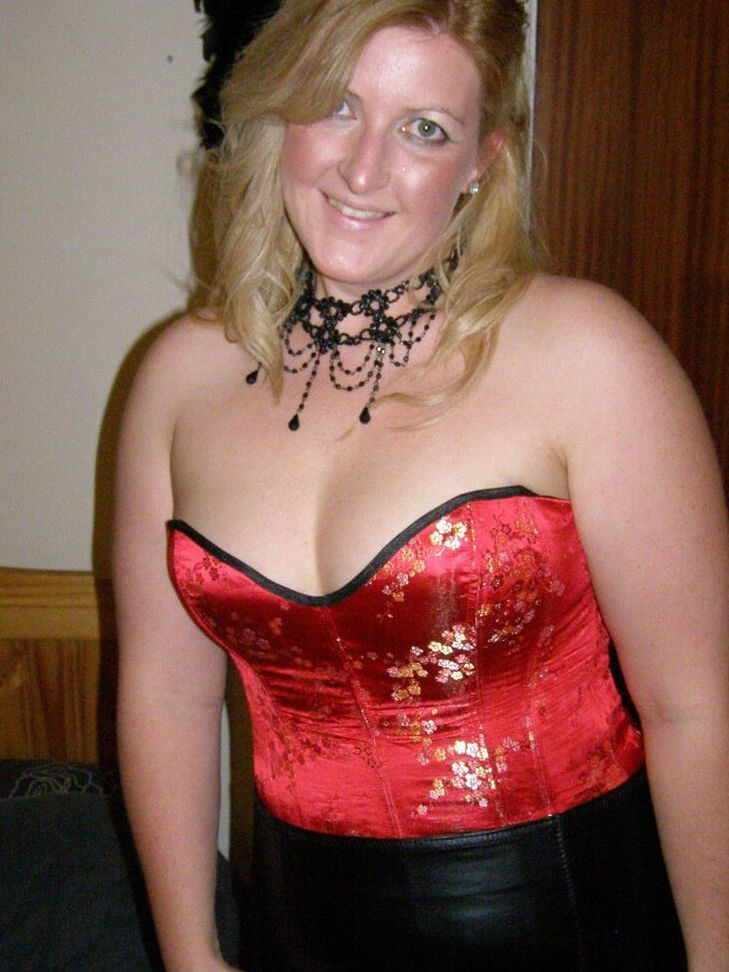 16P MILFBig AssVereinigtes KönigreichReifeSchlankBlondinenSoloStripteaseHigh