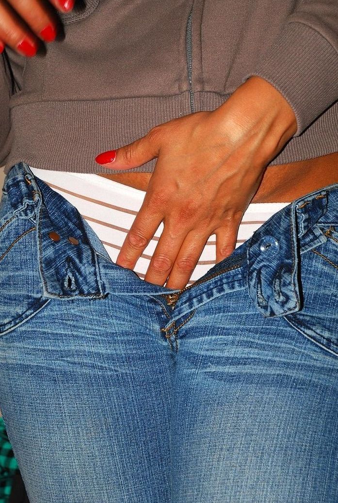 17P Joven enfermera amateur India masajea sus grandes tetas perfectas en casa