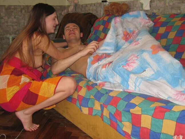 16P Jovem excitada acorda o namorado para uma foda urgente