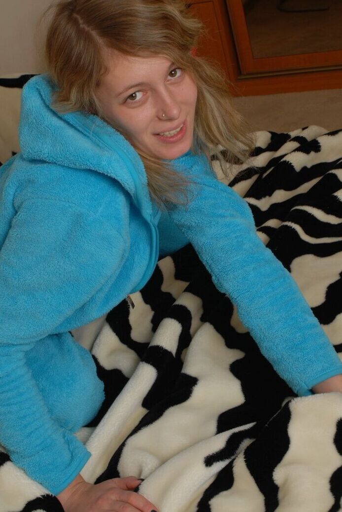 21P La joven amateur Annabelle disfruta de sexo duro y apasionado con su flaco novio