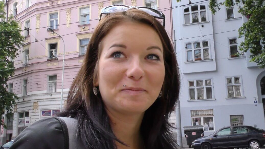 21P La caliente morena checa amateur Denisse es recogida en la calle y follada