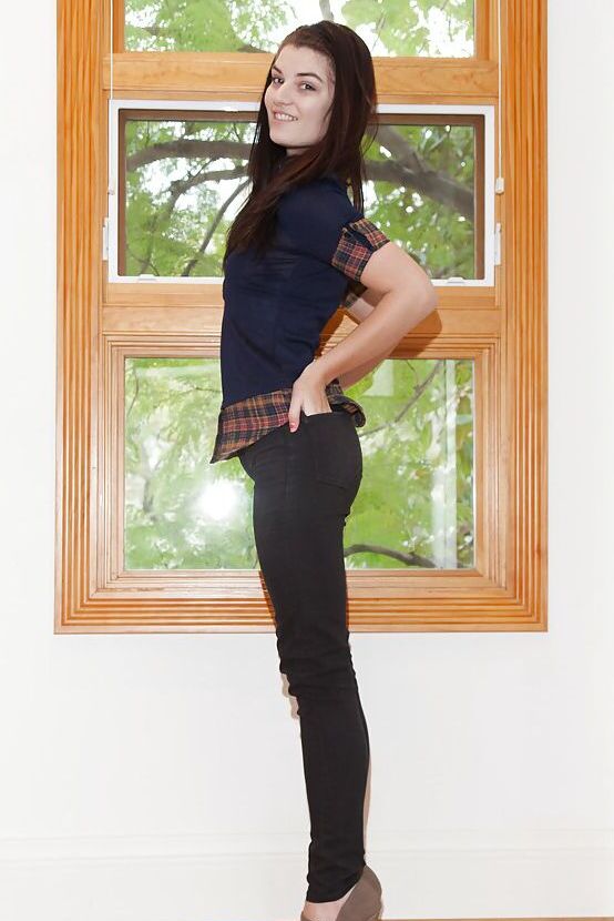 11P Unbelievably beautiful amateur Alyson Grey posing in high heels