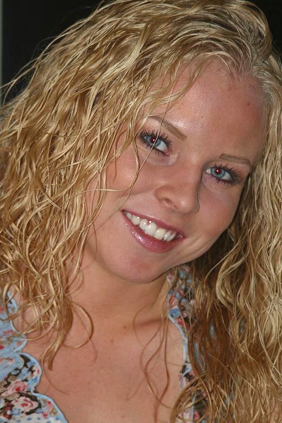 16P Natural blonde wears a smile on her face while making her nude modelling debut