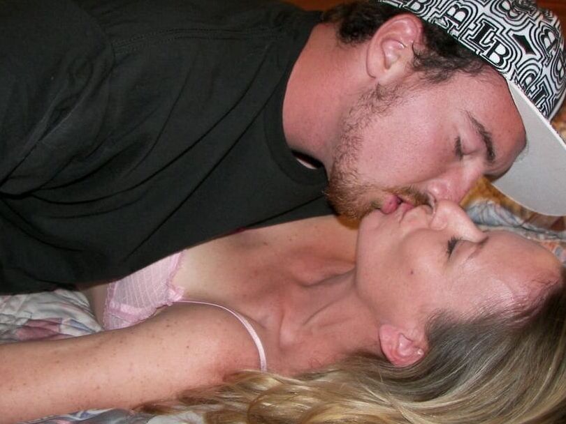 21P MILF rubia sexy es follada a lo perrito