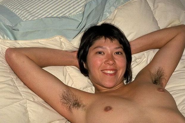 16P Amanda enjoys amateur moments of hairy pussy fingering while on cam