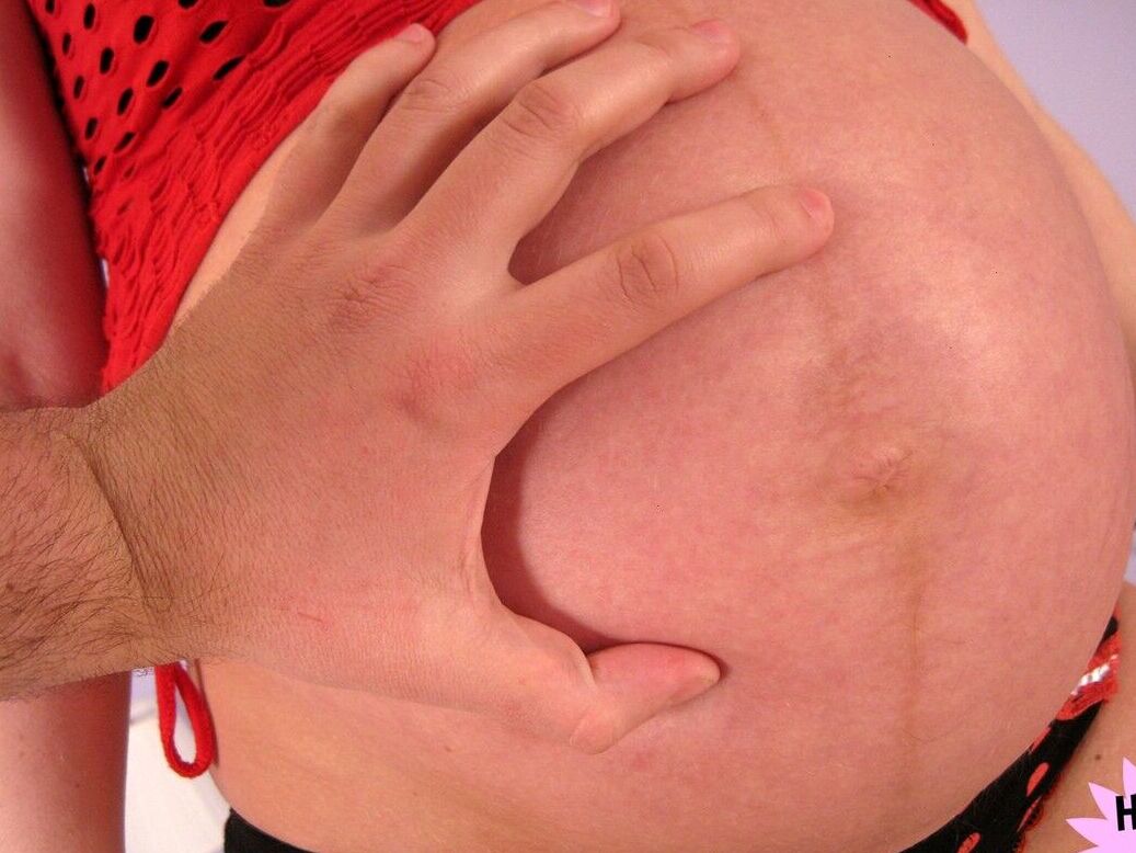 16P British amateur Suki gets jizz on her face while showing her pregnant belly