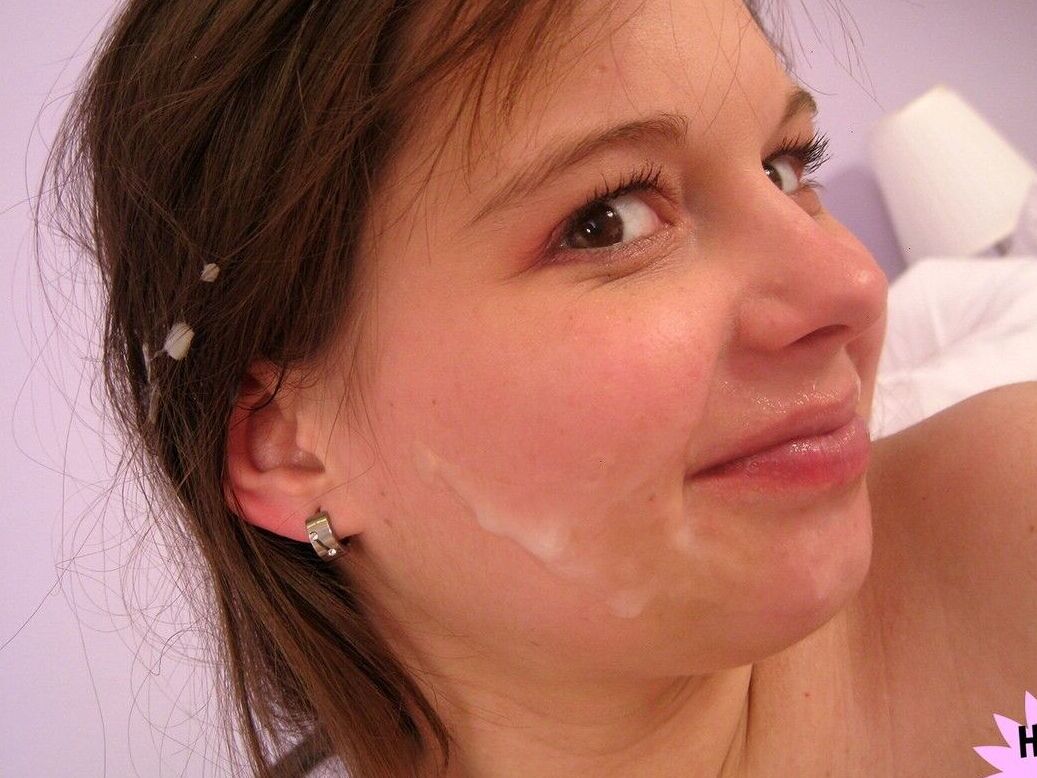 16P British amateur Suki gets jizz on her face while showing her pregnant belly