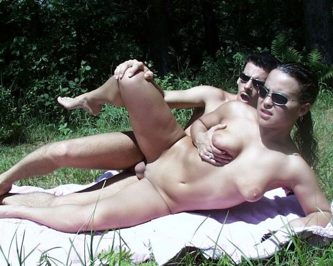 16P Nasty Adam et Eve Adam et Eve ayant des relations sexuelles en plein air