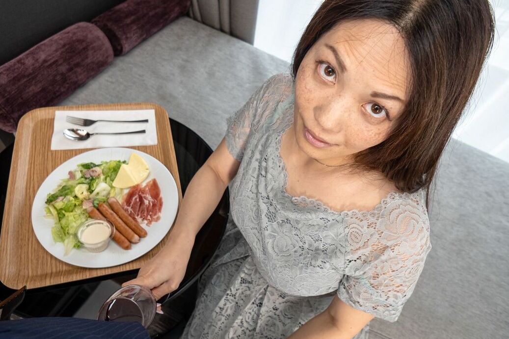 11P Creampieing peludo MILF Midori Minami em estilo POV