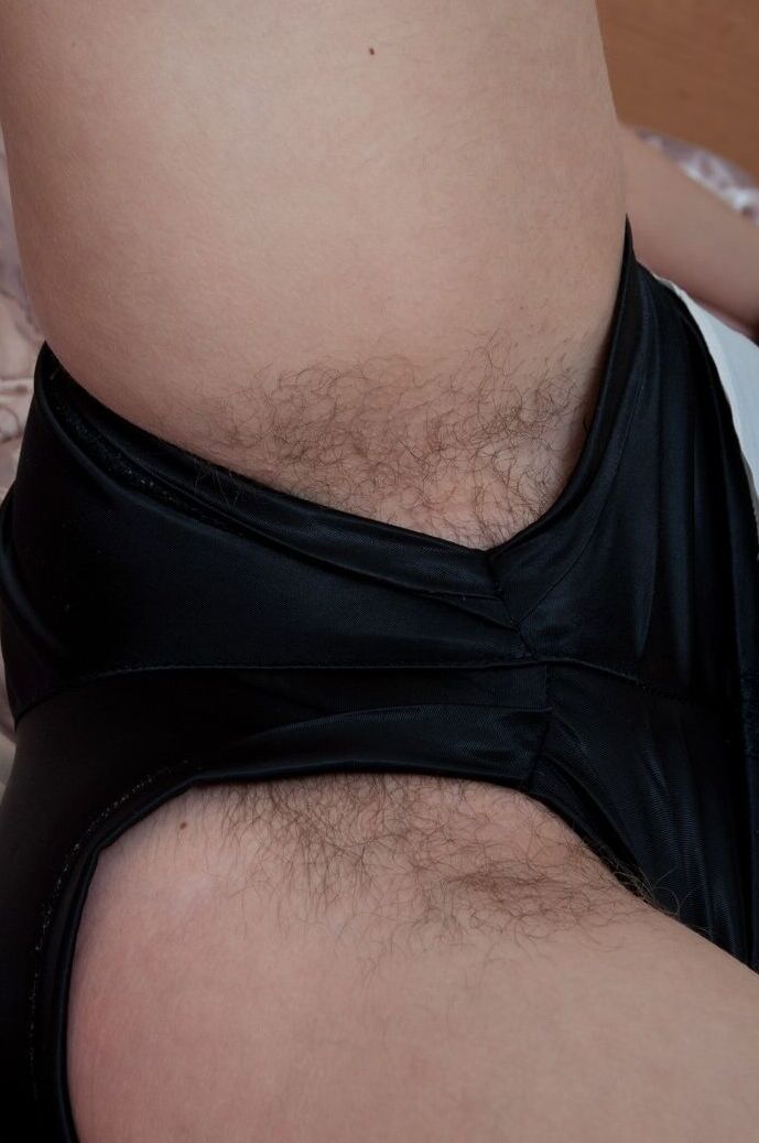 20P Rada gorda exótica descasca na cama mostrando peitos minúsculos