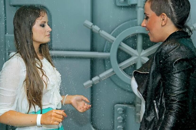 16P Needy madura en escenas porno con apariencia húmeda durante un espectáculo lésbico pervertido